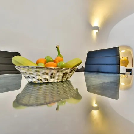 Caves 1880 Apartment Oia (Santorini)